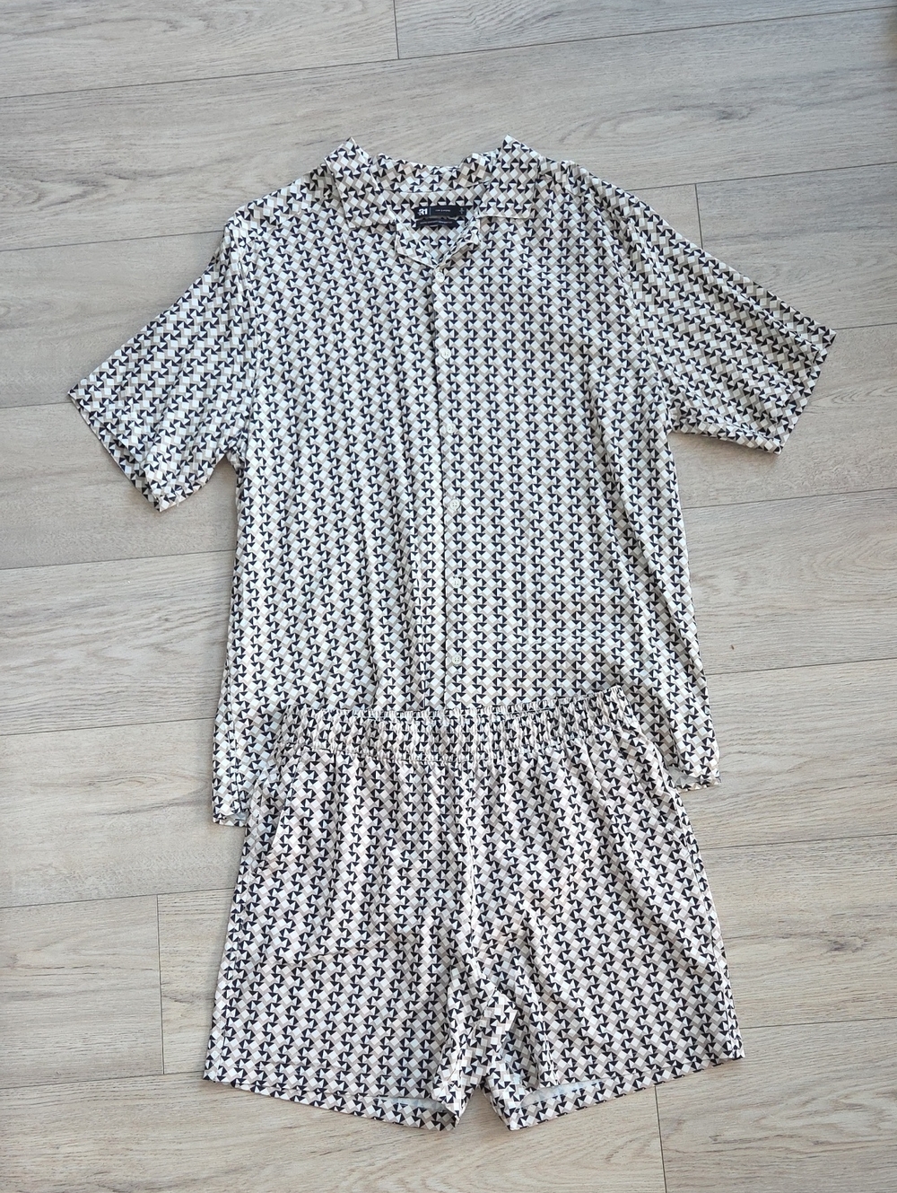 Simons Beige and Black Geometric Button-Up Shirt/Trunk Set